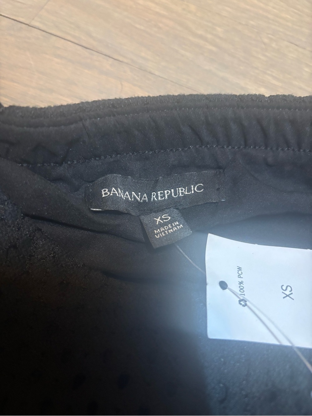 Banana Republic Off-Shoulder Black Ruffle Eyelet Top. XS. NWT! - Picture 5 of 7